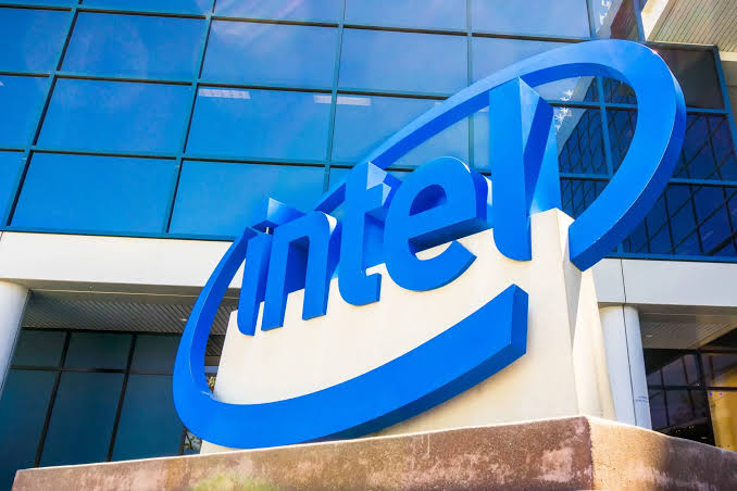 Supreme Court weighs Intel 401(k) case that could shape private assets in retirement plans